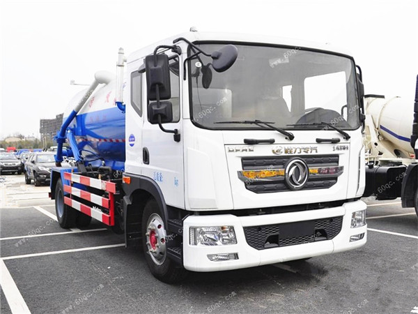 東風多利卡D9吸污車