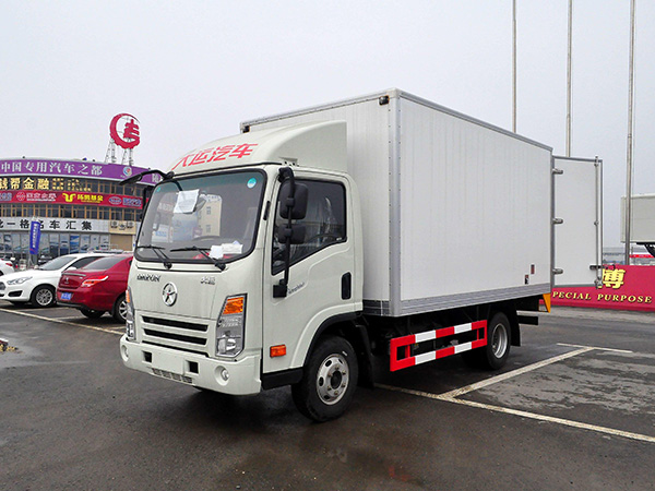大運(yùn)單排4.05米貨廂冷藏車