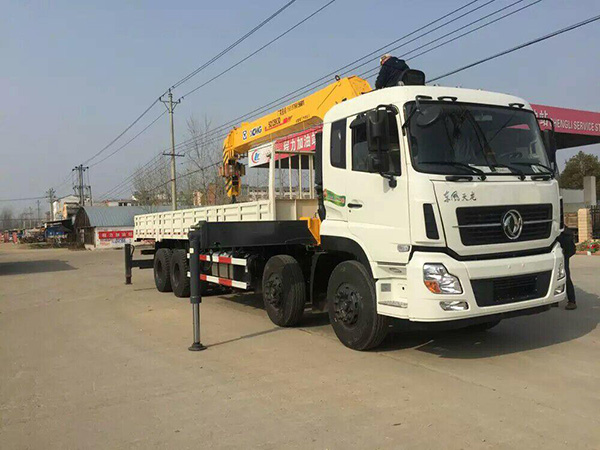 東風(fēng)前四后八8.5米隨車吊 東風(fēng)前四后八8.5米隨車吊