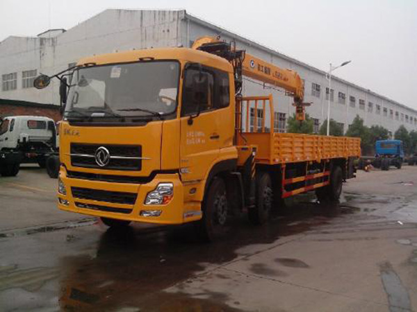 東風(fēng)天龍后八輪8.5米隨車吊 東風(fēng)天龍后八輪8.5米隨車吊