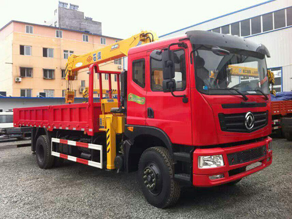 東風(fēng)征夢6.1米貨廂隨車吊 東風(fēng)征夢6.1米貨廂隨車吊