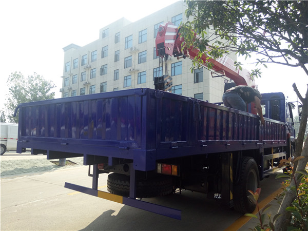 東風柳汽乘龍8噸隨車吊 東風柳汽乘龍8噸隨車吊