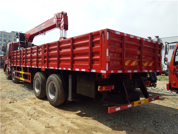 福田歐曼前四后八12噸隨車吊 福田歐曼前四后八12噸隨車吊