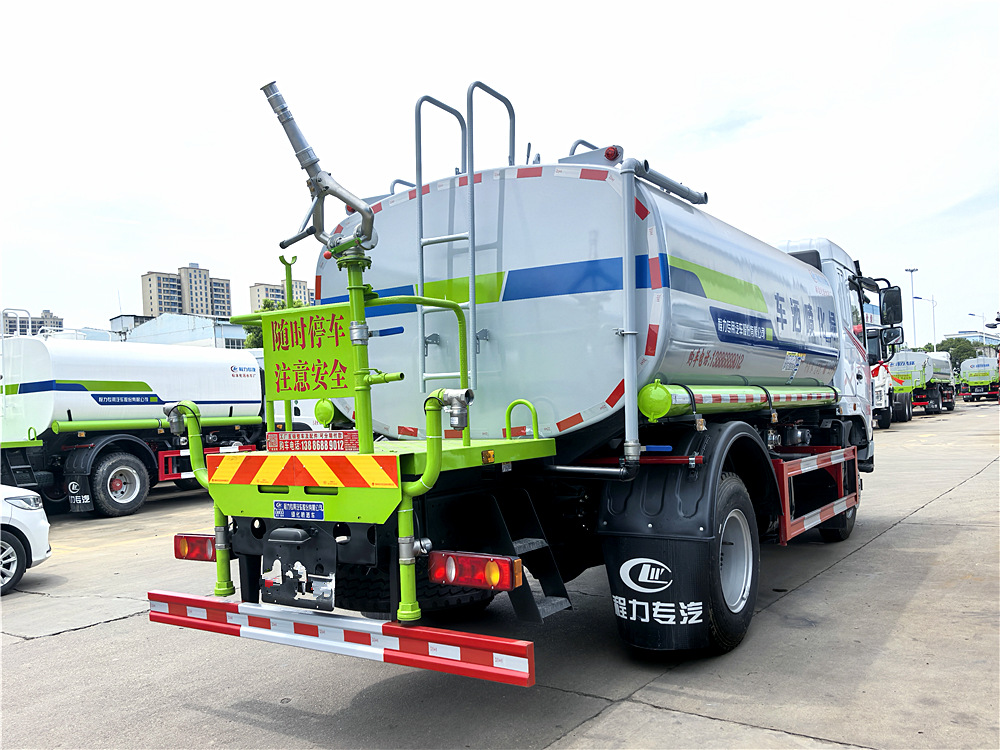 東風(fēng)華神F5灑水車(chē) 東風(fēng)華神F5灑水車(chē)