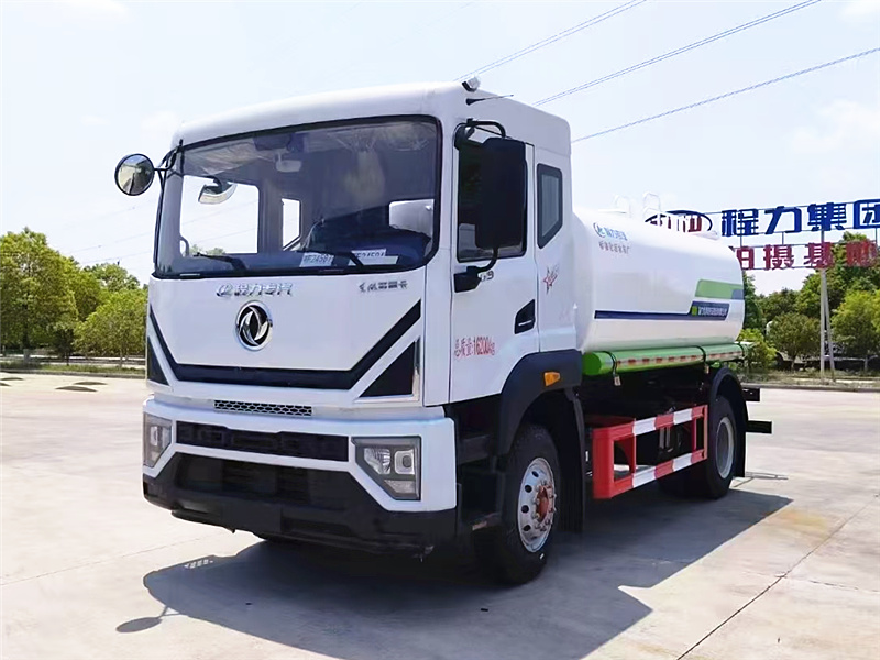 東風多利卡D9灑水車