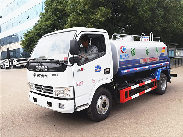 東風(fēng)多利卡D6灑水車