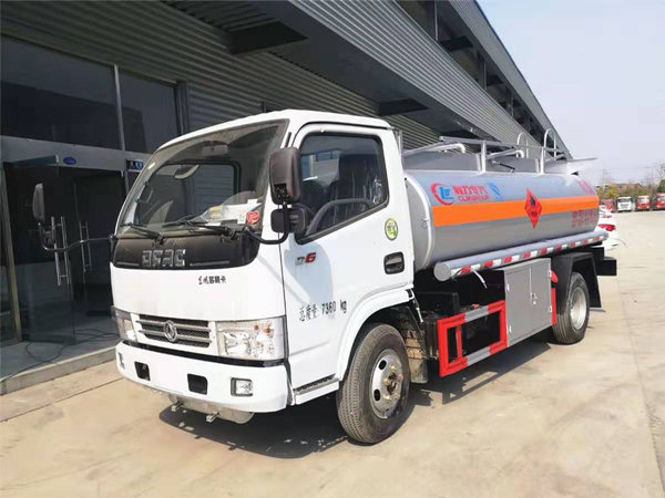 東風(fēng)多利卡D6加油車