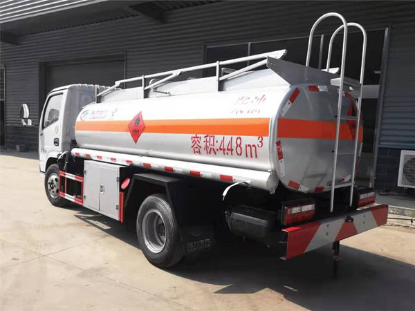 東風(fēng)多利卡D6加油車