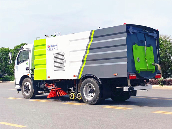 東風(fēng)福瑞卡8方洗掃車(chē) 東風(fēng)福瑞卡8方洗掃車(chē)