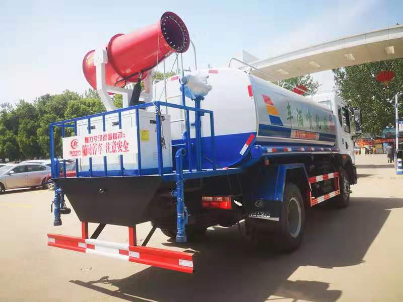 湖南岳陽東風(fēng)D9灑水車加裝自動水炮和噴霧機(jī)一車三用