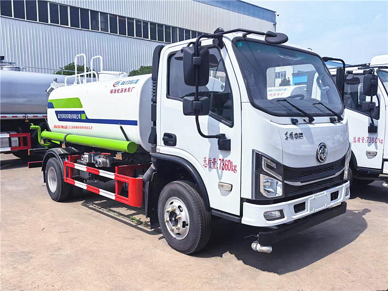 灑水霧炮車在作為出口車型時(shí)，采購時(shí)需要注意哪幾項(xiàng)事情