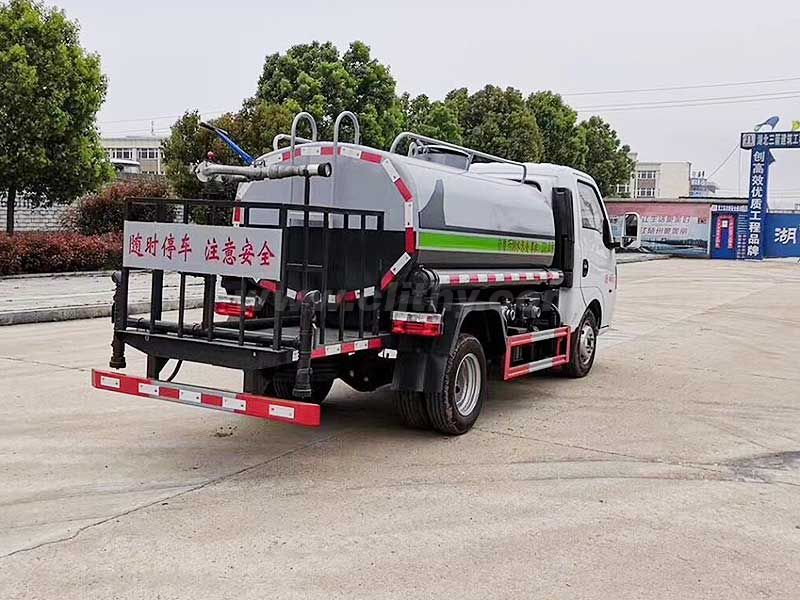 東風(fēng)途逸藍(lán)牌灑水車