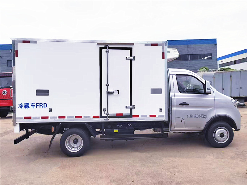 長安跨越X3后雙輪冷藏車
