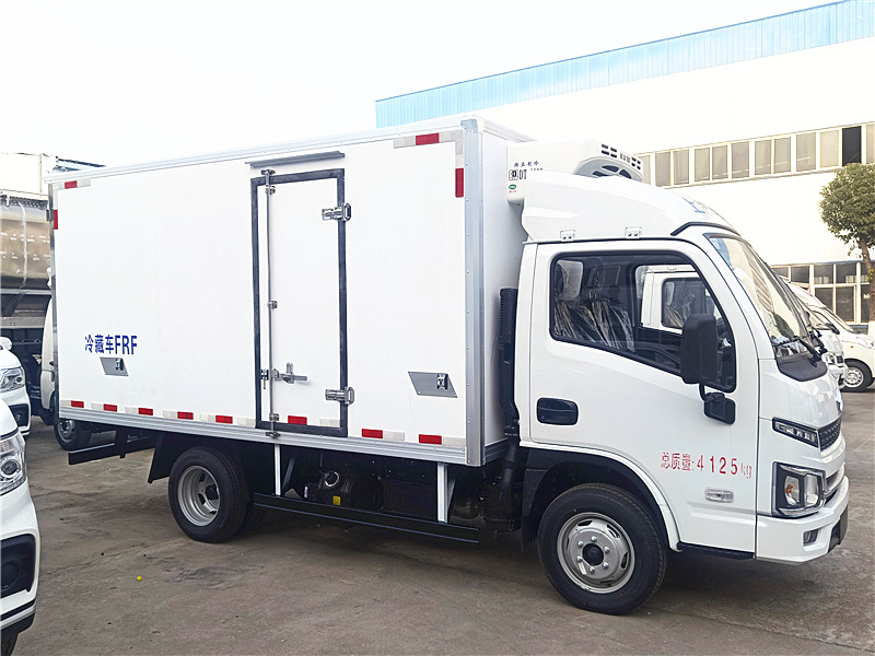 躍進(jìn)小福星藍(lán)牌國六冷藏車