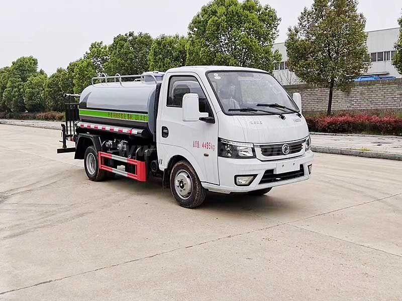 國(guó)六東風(fēng)途逸藍(lán)牌3噸灑水車(chē)