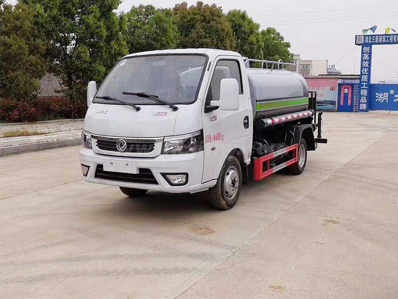國(guó)六東風(fēng)途逸藍(lán)牌3噸灑水車(chē)