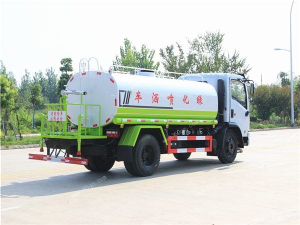 東風(fēng)大福瑞卡灑水車(chē)