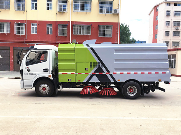 東風多利卡D7掃路車