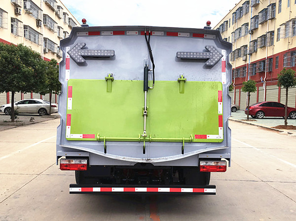 東風多利卡D7掃路車