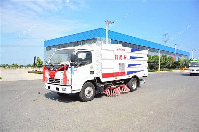 東風(fēng)多利卡6方掃路車(chē)