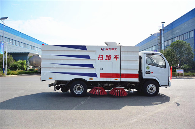 東風(fēng)多利卡6方掃路車(chē)
