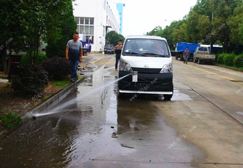 長(zhǎng)安路面清洗車沖洗效果展示