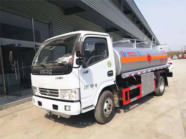 東風多利卡D6加油車配置參數(shù)，5噸加油車報價